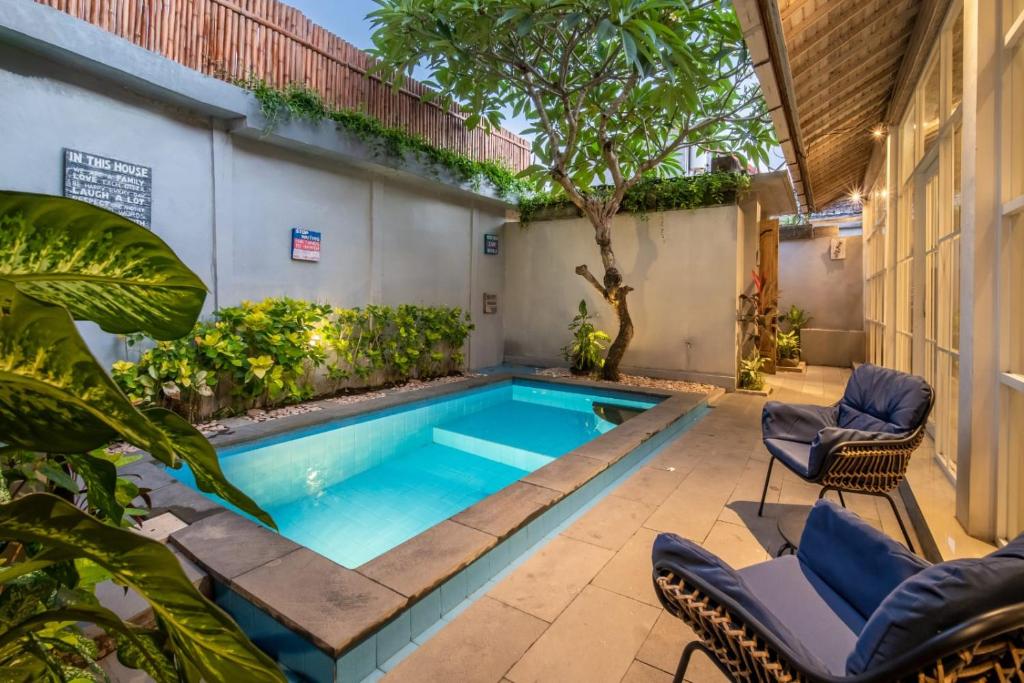 Swimmingpoolen hos eller tæt på Pondok Putri Bali