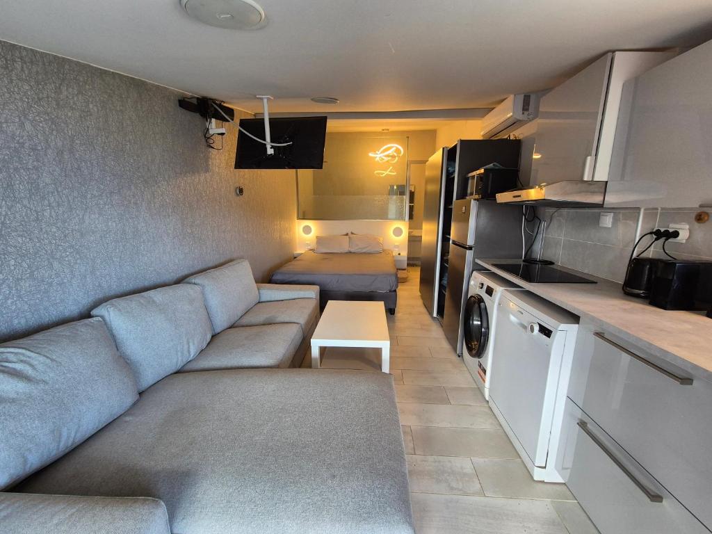 a living room with a couch and a kitchen at Mastora Seaside Loft in Alykes