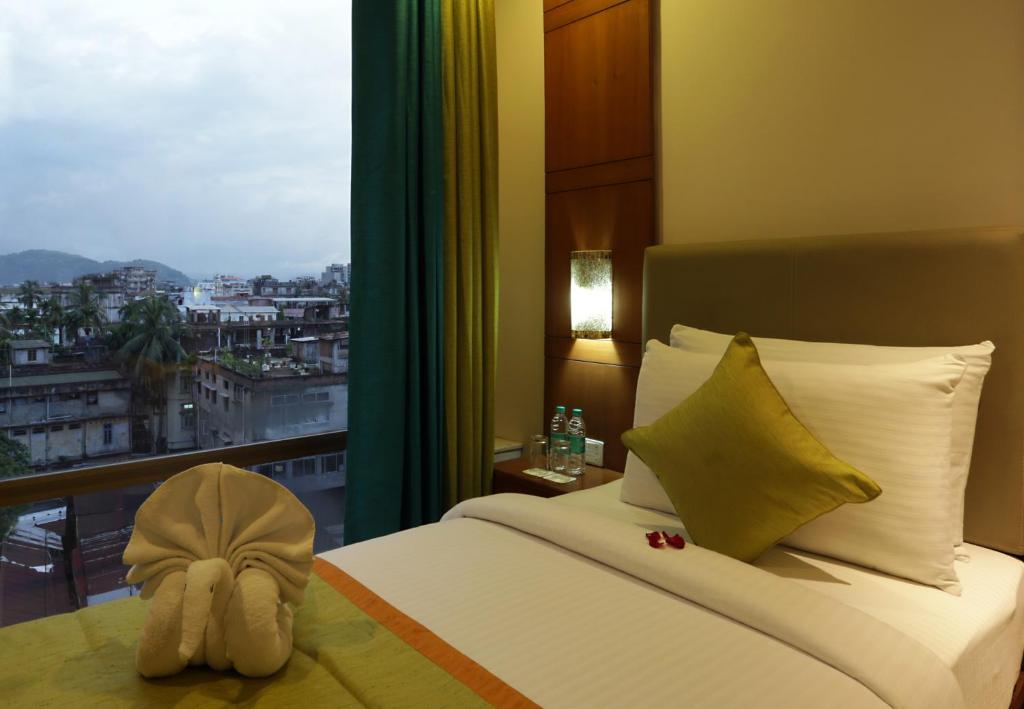 Postel nebo postele na pokoji v ubytování Hotel Aerostay IGI Delhi Airport