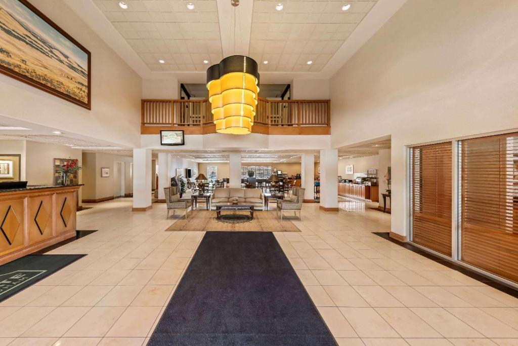 Wingate by Wyndham Calgary South