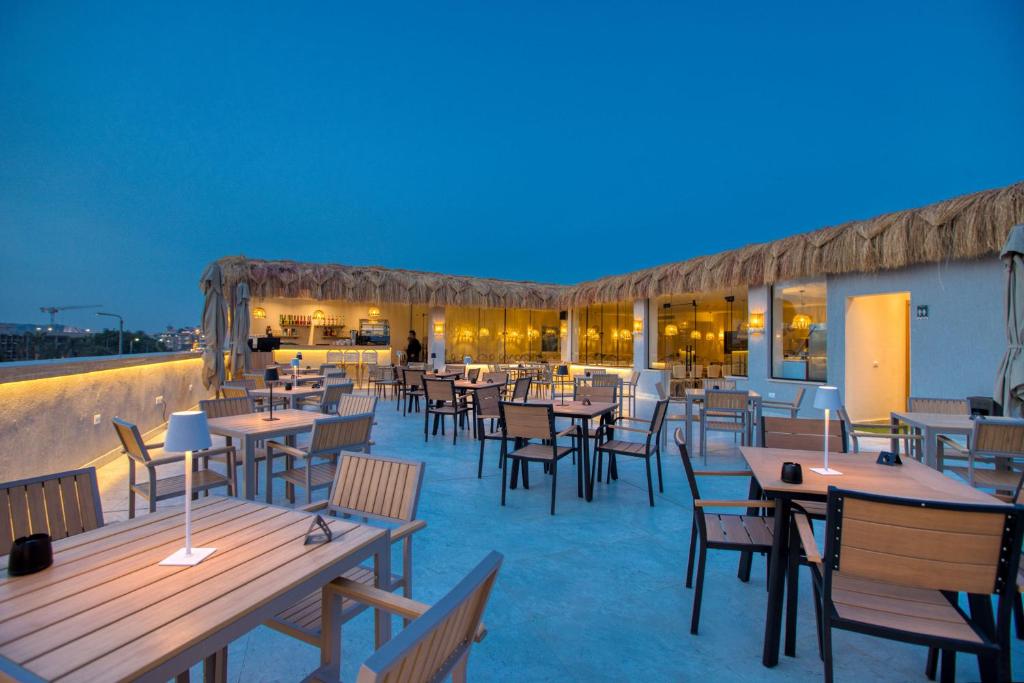 Restaurace v ubytování La Boutique Hôtel - Vue Des Pyramides