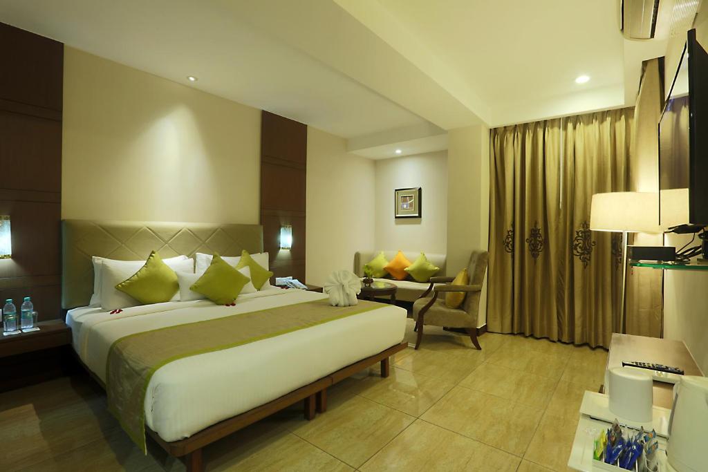 Postel nebo postele na pokoji v ubytování Hotel Aerostay IGI Delhi Airport