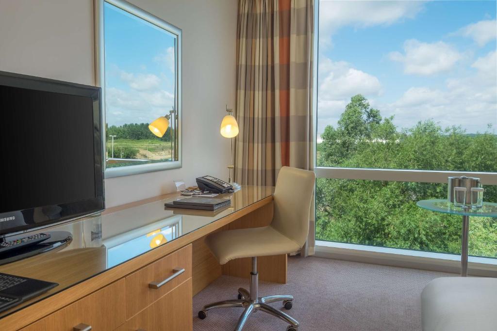 Hilton Reading - 