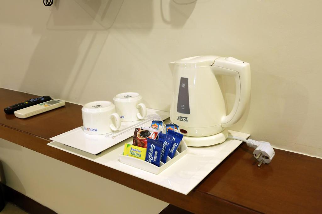 Příslušenství pro přípravu čaje a kávy v ubytování Hotel Aerostay IGI Delhi Airport