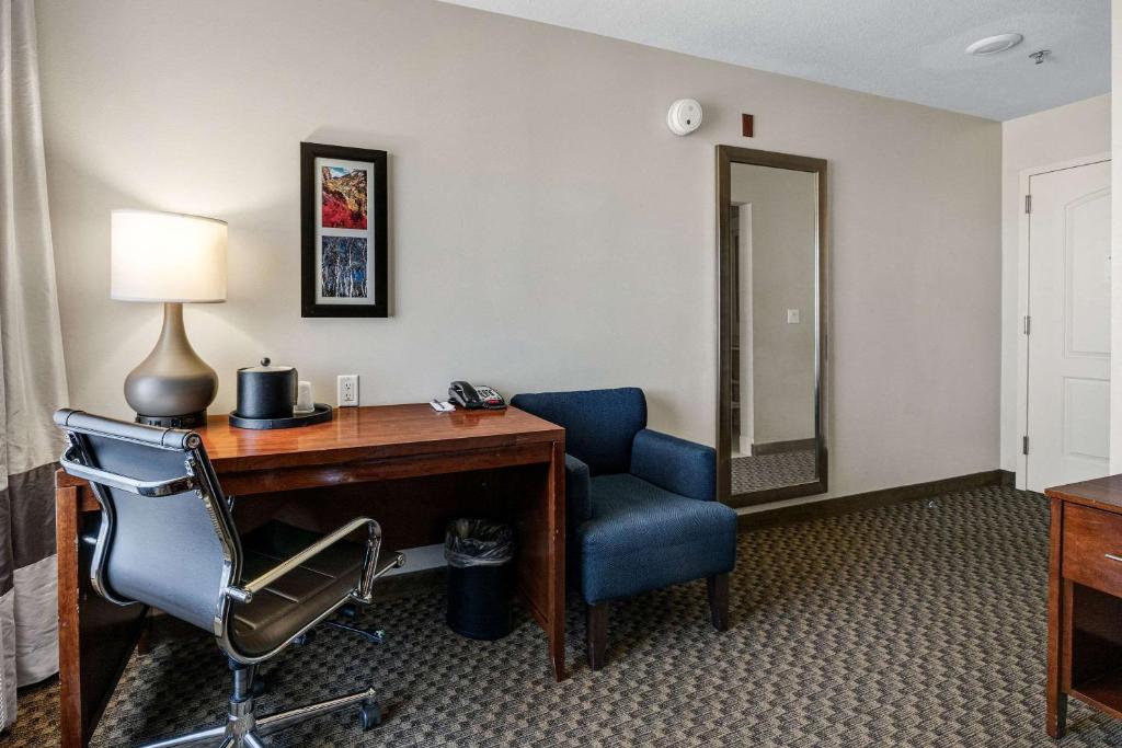 Posezení v ubytování Comfort Inn & Suites Logan Near University