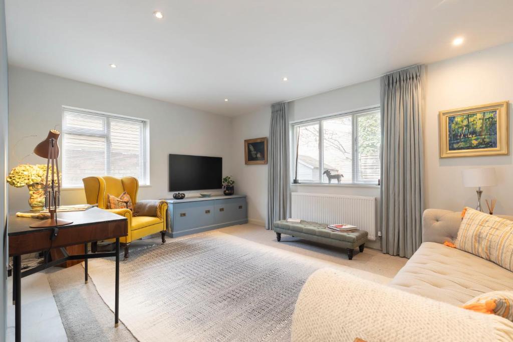 Beautiful Ashford Court Cottage photo photo 5