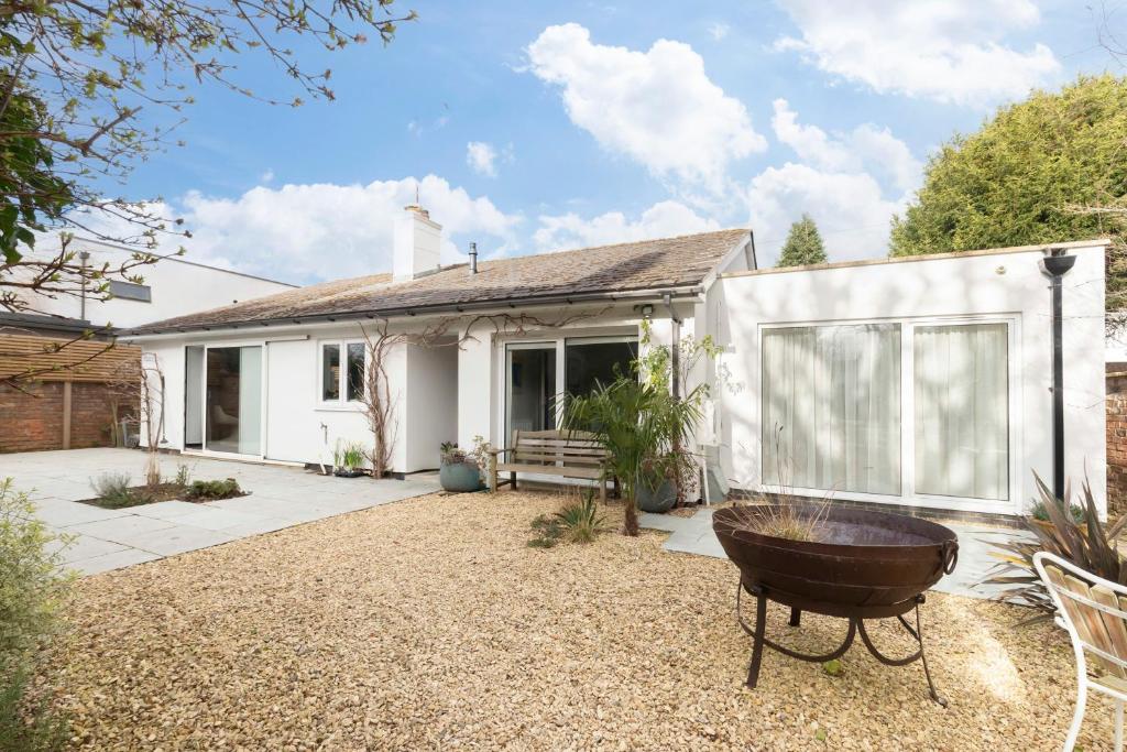 Beautiful Ashford Court Cottage photo photo 6