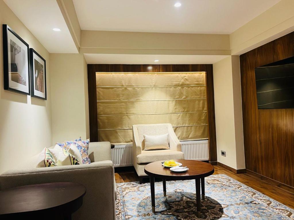 Posezení v ubytování Radisson Hotel Sonamarg