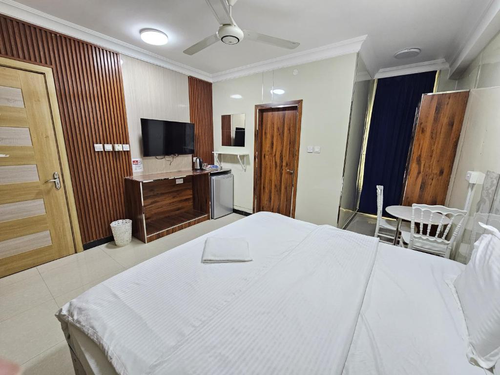 TV a/nebo společenská místnost v ubytování Al Rayyan Hotel Apartments Muscat