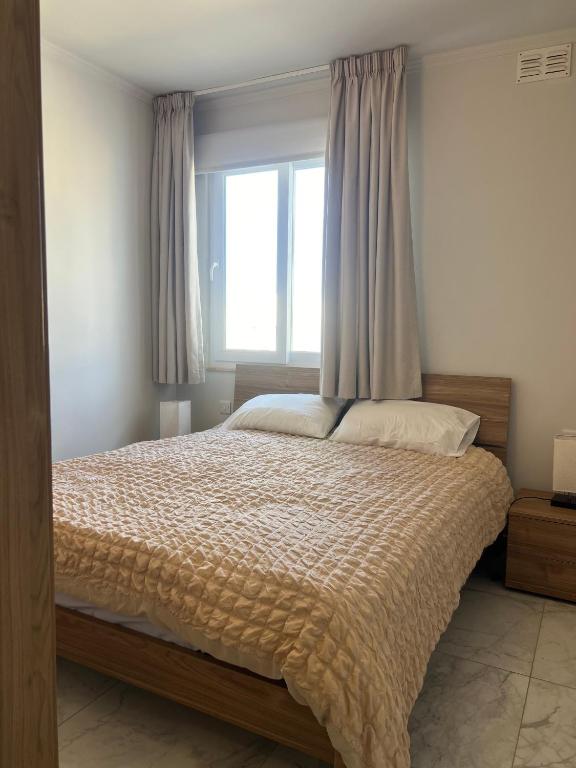 Postel nebo postele na pokoji v ubytování ALKA Luxury Penthouse Unit 11