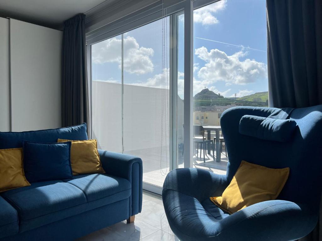 Posezení v ubytování ALKA Luxury Penthouse Unit 11