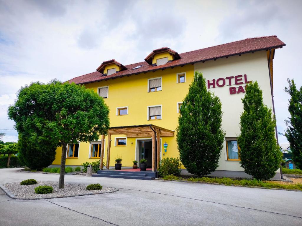 Hoone, kus hotell asub