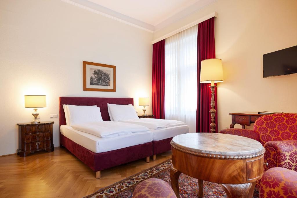Łóżko lub łóżka w pokoju w obiekcie Hotel Regina