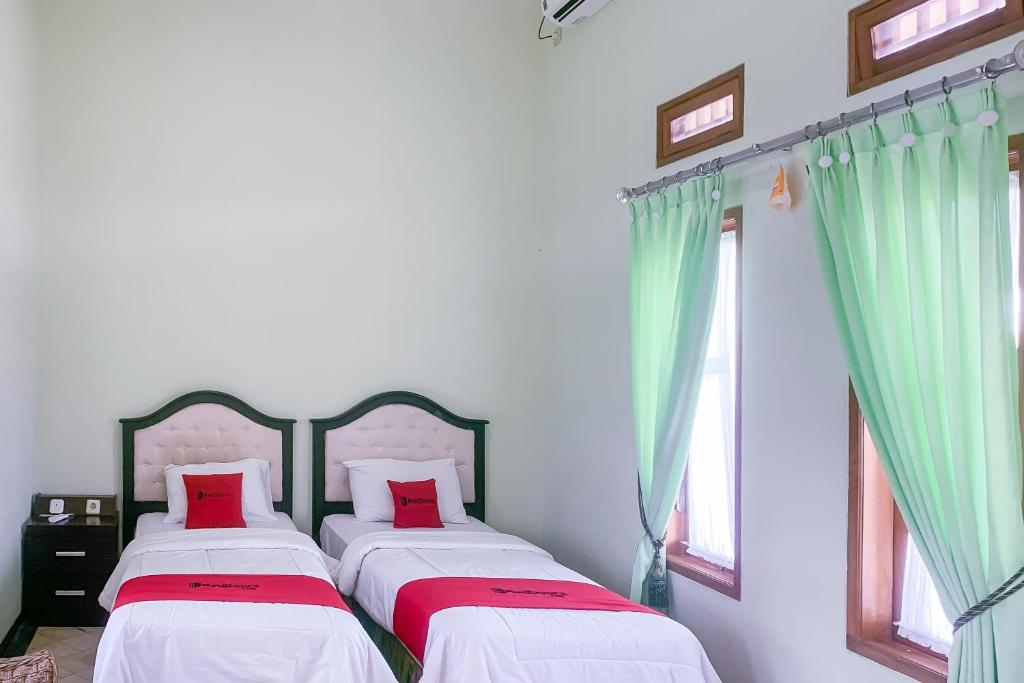 RedDoorz Resort Syariah at Hotel ANB Pameungpeuk Garut - Standard Twin Room