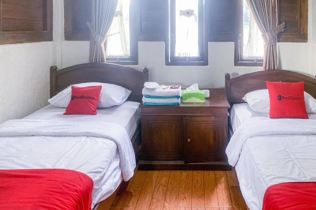RedDoorz Resort Syariah at Hotel ANB Pameungpeuk Garut - Superior Twin Room