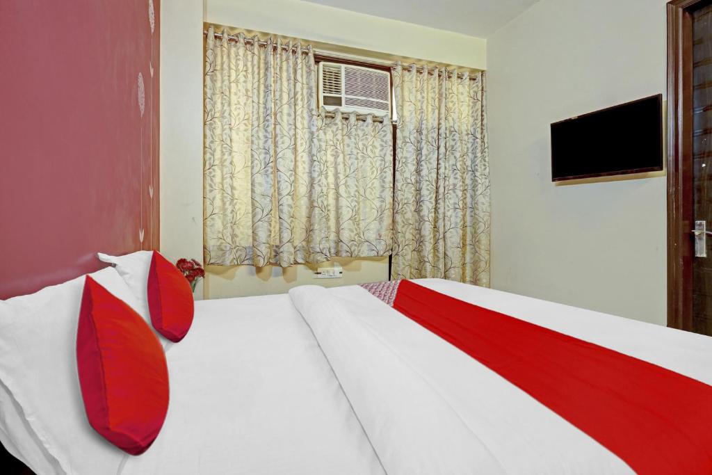Postel nebo postele na pokoji v ubytování Hotel O A.k Palace