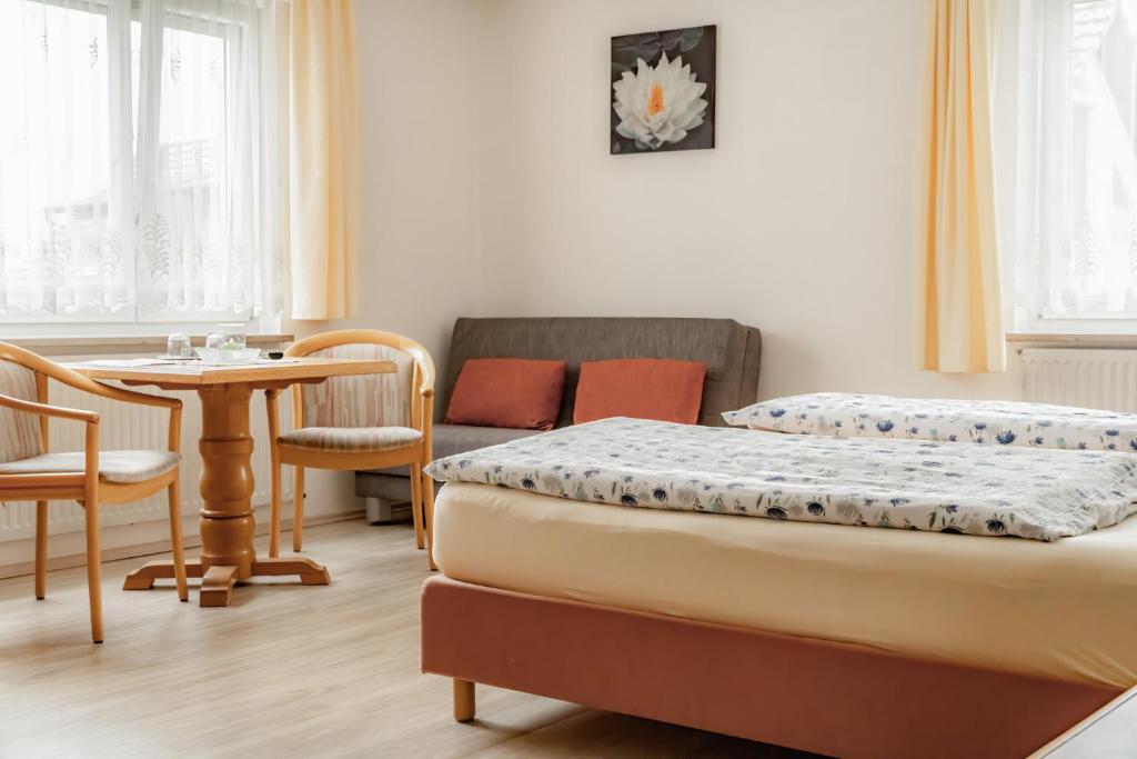Postel nebo postele na pokoji v ubytování Gasthaus Anker