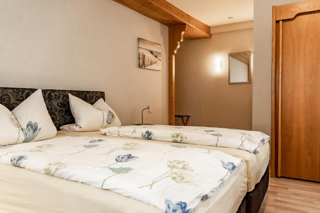 Postel nebo postele na pokoji v ubytování Gasthaus Anker