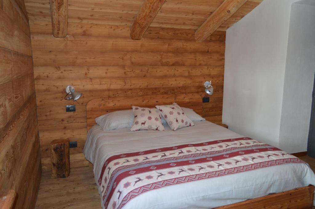 Postel nebo postele na pokoji v ubytování Rifugio di çhiappera