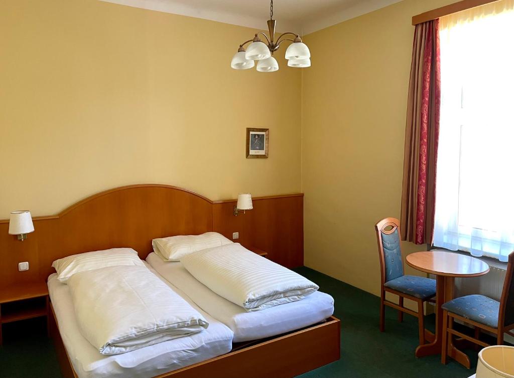 Postel nebo postele na pokoji v ubytování Gasthof Franzl