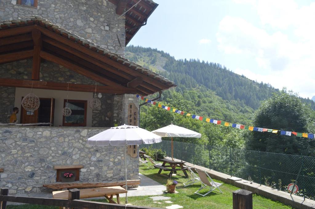 Nespecifikovaný výhled na hory nebo výhled na hory při pohledu z hotelu