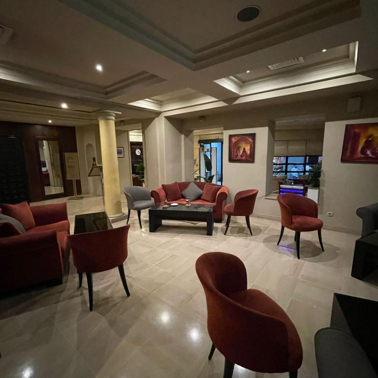 Posezení v ubytování Hôtel LE CONSUL