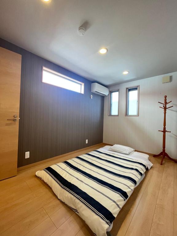Postel nebo postele na pokoji v ubytování U&T House