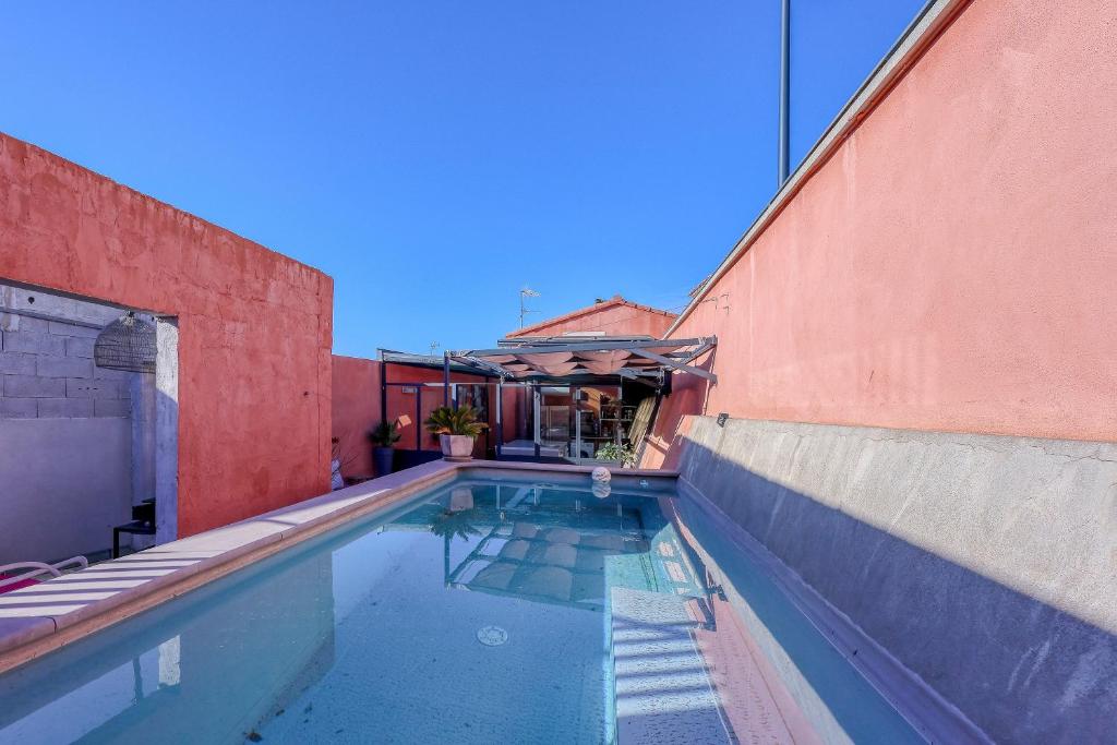 Πισίνα στο ή κοντά στο L’Abri des Regards - Piscine et jacuzzi