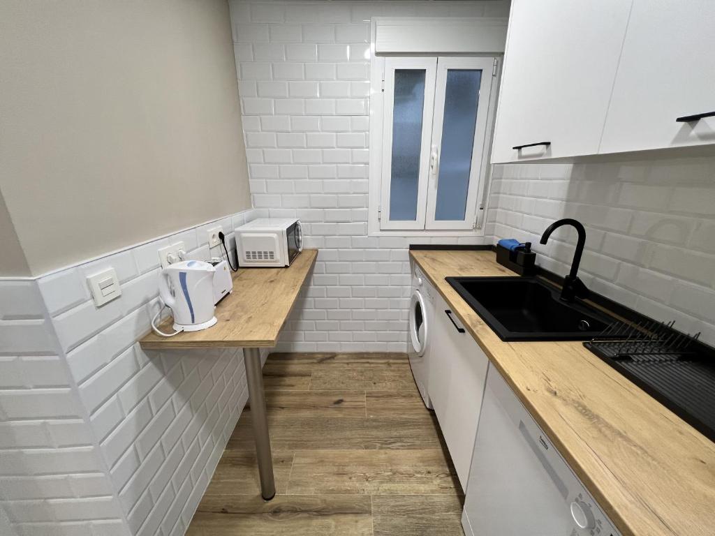 Kuchyň nebo kuchyňský kout v ubytování Apartamenticos Plaza Las Armas III