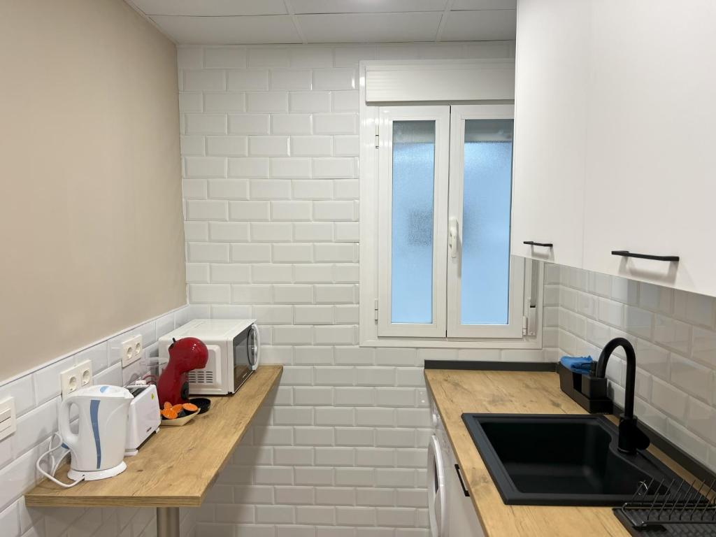 Kuchyň nebo kuchyňský kout v ubytování Apartamenticos Plaza Las Armas III