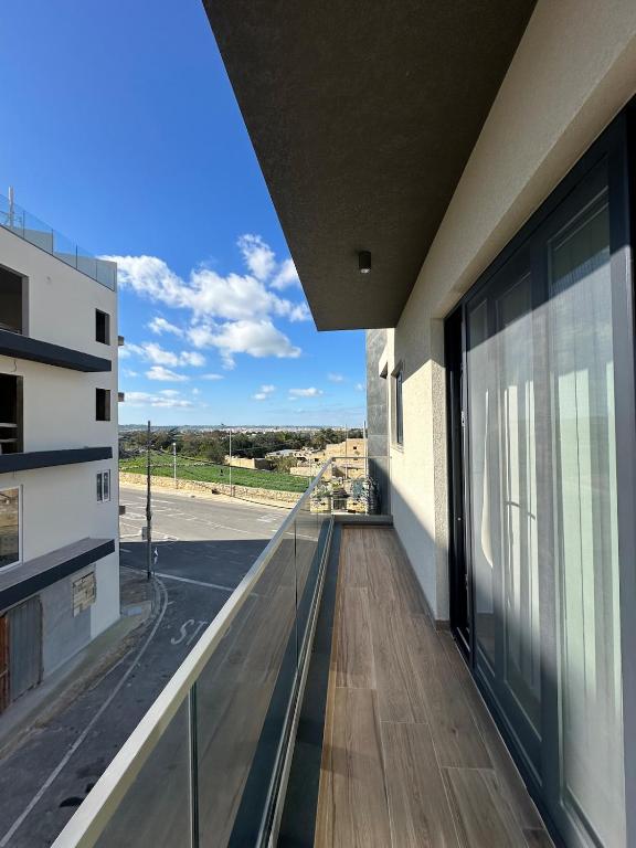 Balkón nebo terasa v ubytování Brand New 2 Bedroom Apartment in Ħal Safi