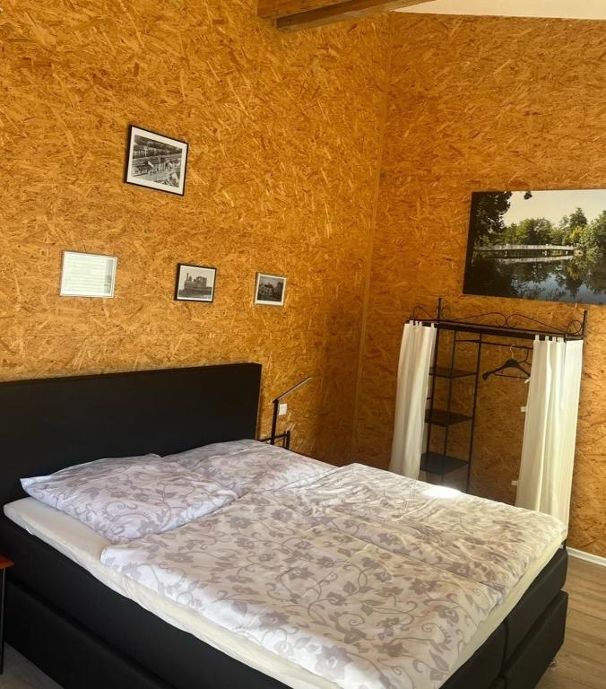 Historisches Hotel Wildeshauser Bahnhof - Family Room With Bathroom