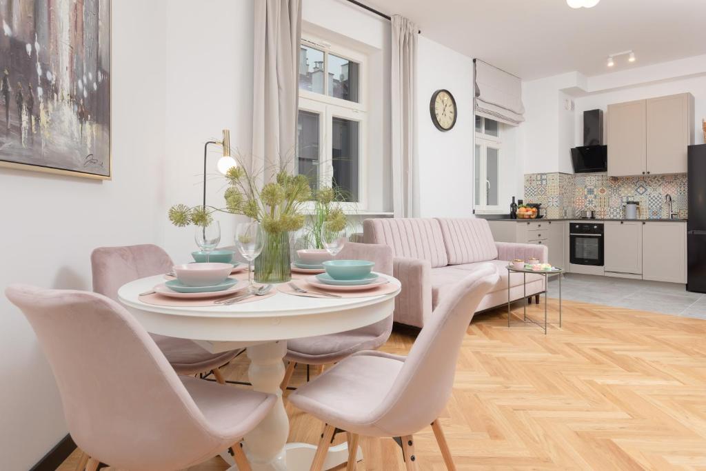 Kuchyňa alebo kuchynka v ubytovaní Praga Duplex Apartment Premium Warsaw by Renters Prestige