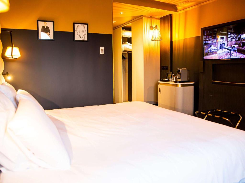 Postel nebo postele na pokoji v ubytování Mercure Honfleur