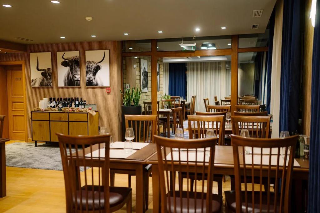 Restaurace v ubytování The Lodge Hotel