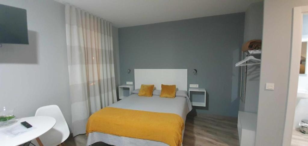 Posteľ alebo postele v izbe v ubytovaní Apartamentos Harmonia