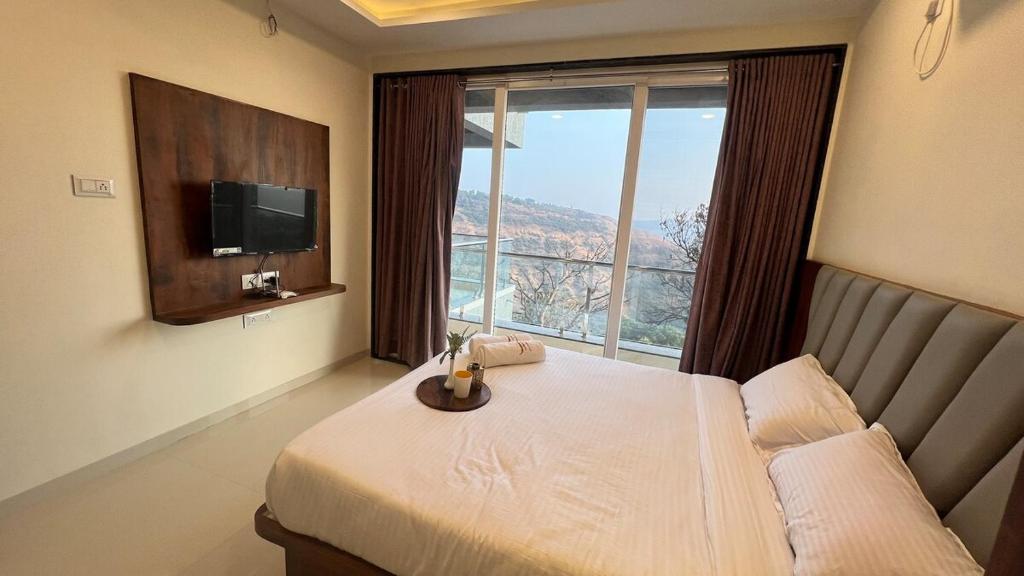 Postel nebo postele na pokoji v ubytování 1BHK Suite with Valley View, Ora Vue