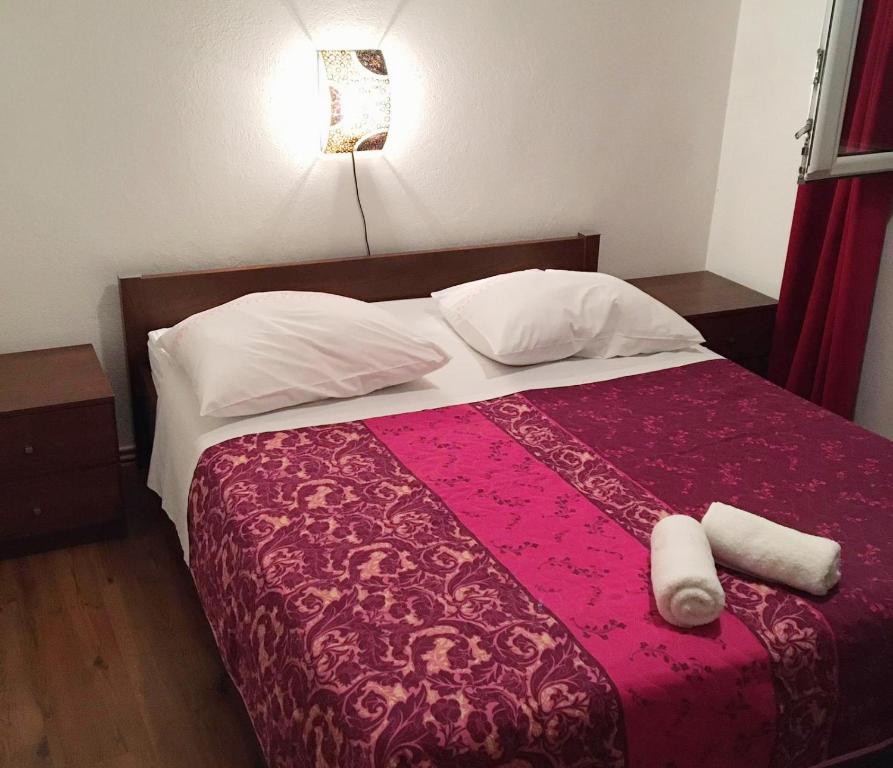 Postel nebo postele na pokoji v ubytování Apartments by the sea Igrane, Makarska - 18405