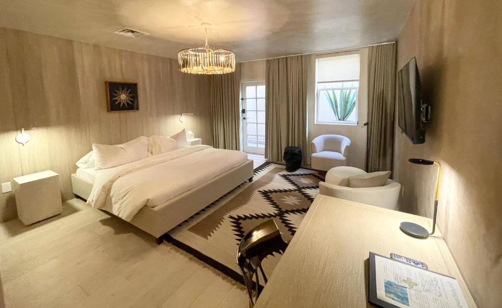 Palace Modern Hotel at the Plaza - King Room - Disability Access