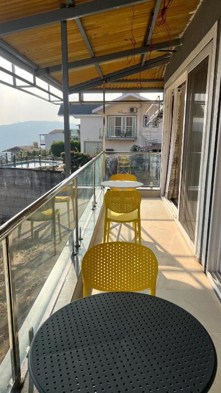 Balkón nebo terasa v ubytování 2BHK suite, Panchgani Views, Ora Vue