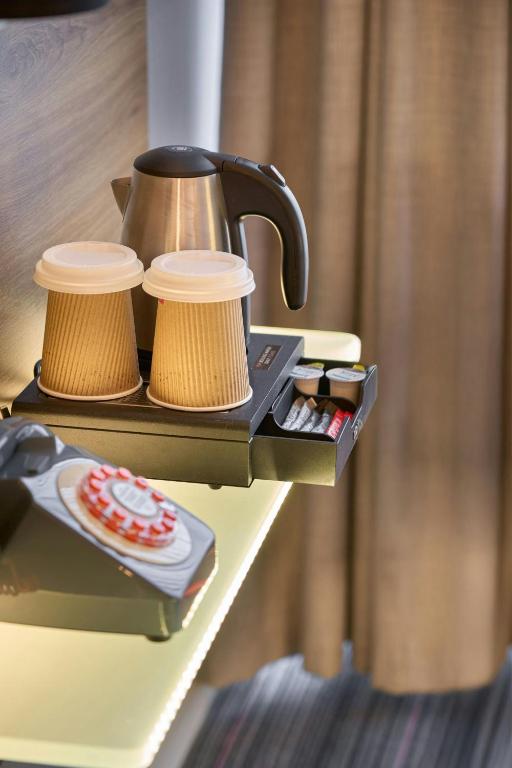 Tetera y cafetera en Moxy Dublin City