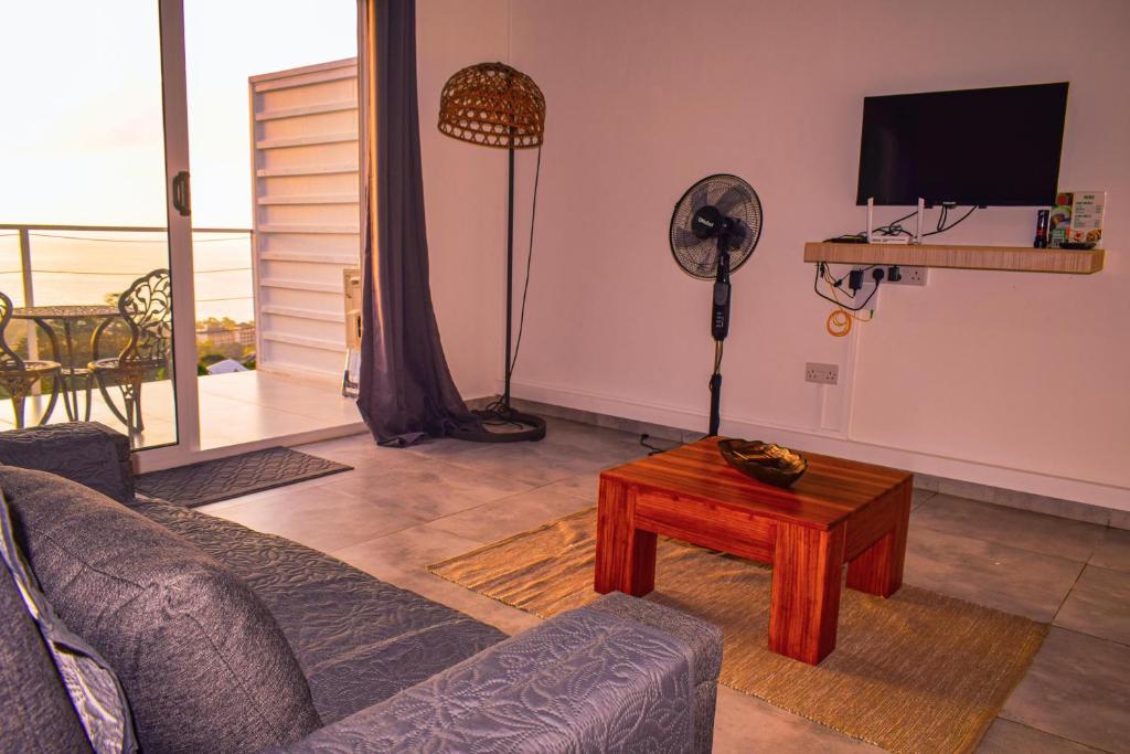 TV a/nebo společenská místnost v ubytování Wild Vanilla Apartment