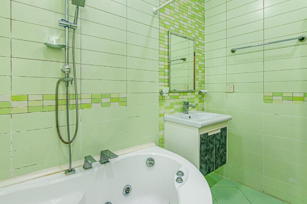 Koupelna v ubytování Hollywood Apartment İn The Targovu