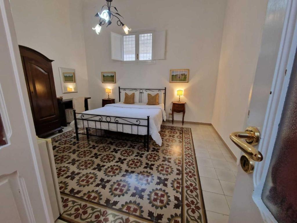 Postel nebo postele na pokoji v ubytování BnB '900 Lecce centro