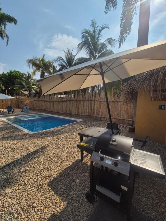 Bazén v ubytování Fm Luxury villa Arquitectura tipo yakarta con Playa artificial y Cinema al aire libre nebo v jeho okolí