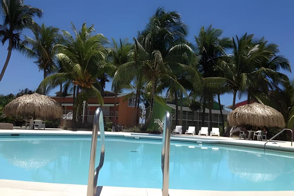 A piscina localizada em South End Villas - Colombian Caribbean Apartments ou nos arredores
