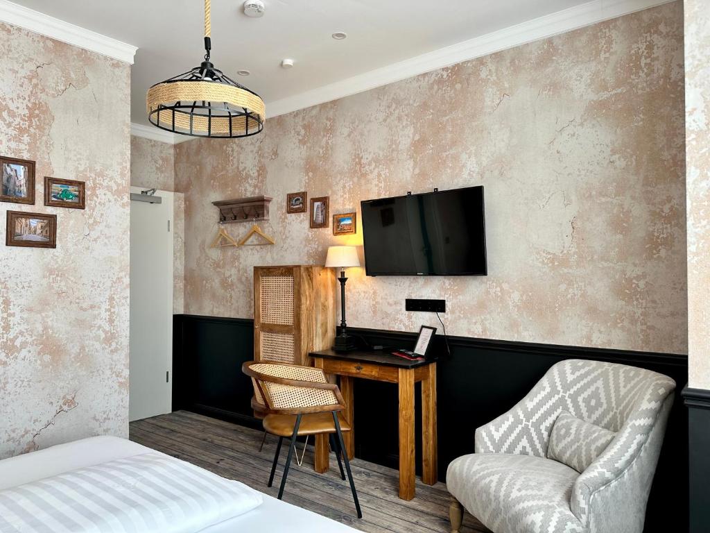 TV a/nebo společenská místnost v ubytování HOTEL CENTRAL FULDA