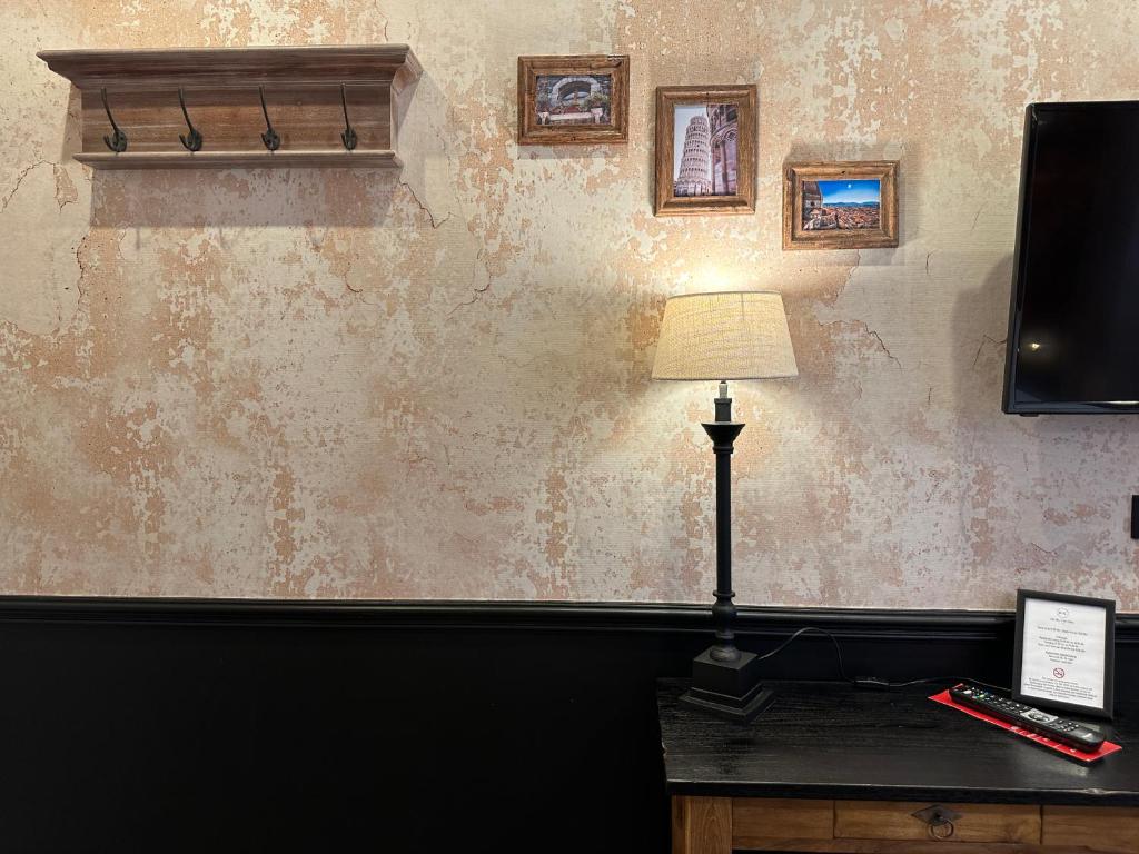 TV a/nebo společenská místnost v ubytování HOTEL CENTRAL FULDA