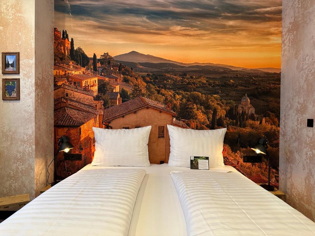 Postel nebo postele na pokoji v ubytování HOTEL CENTRAL FULDA