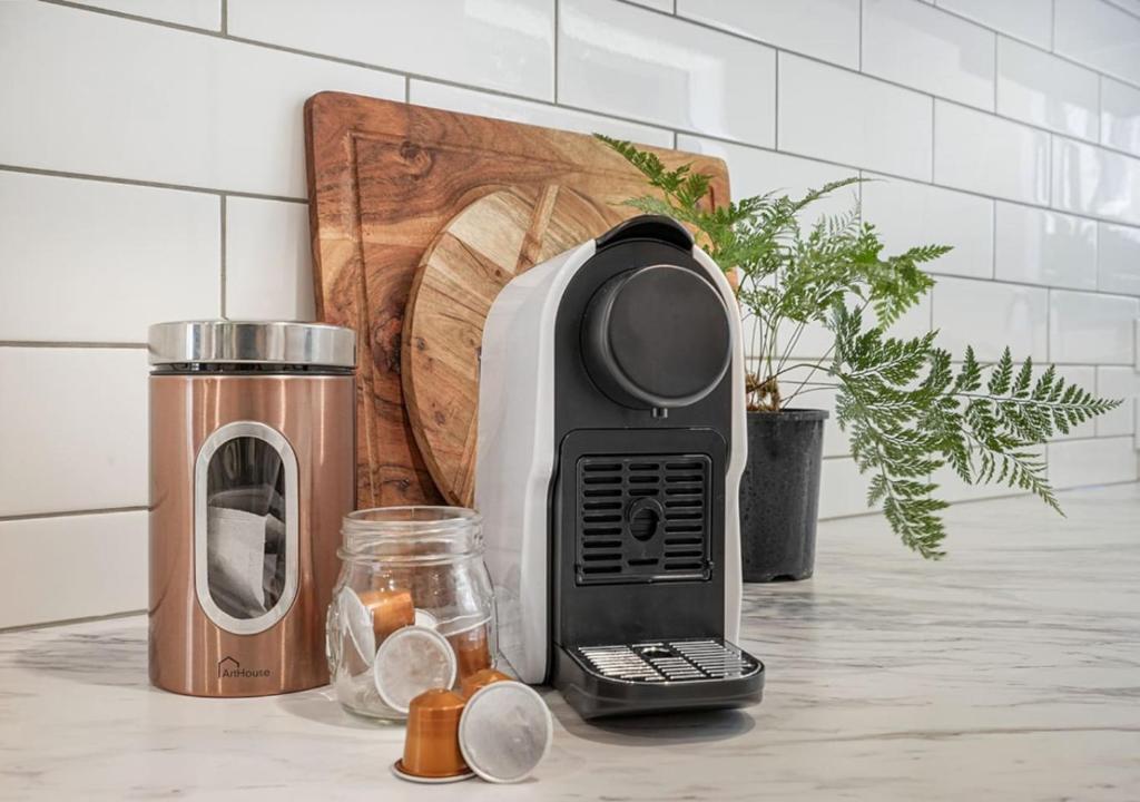 Inner City Location, Modern & Stylish #6 -By KOSH BNB - Resim 5